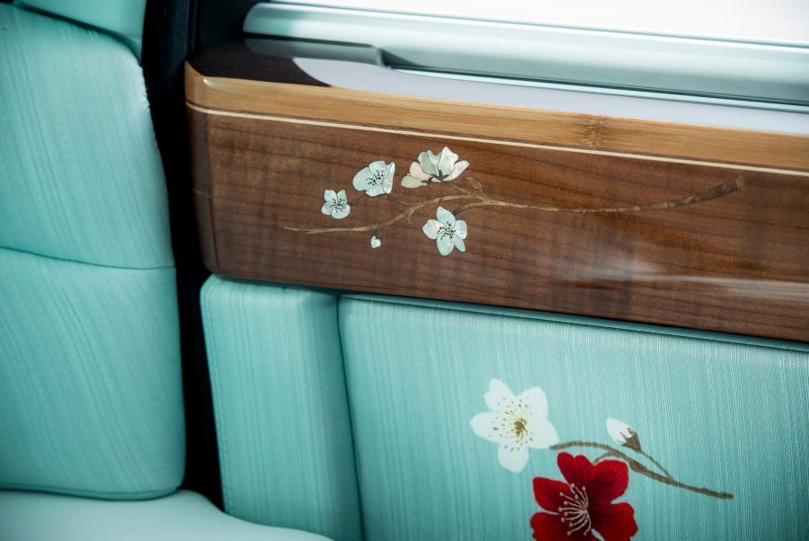  Rolls-Royce Phantom Serenity 2015 года  (фото 8 из 17)